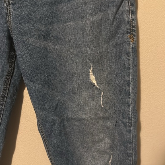 Silver Jean Co Avery Slim Crop W 31 L 25 Medium Wash EUC Distressing - Picture 6 of 12